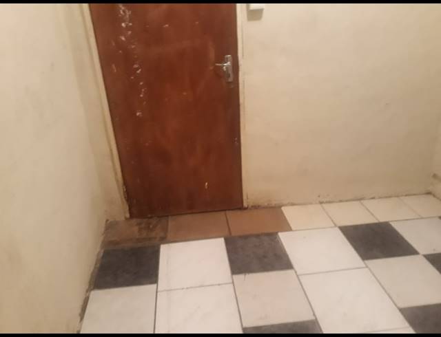 1 bed property to rent in LOMBARDY EAST